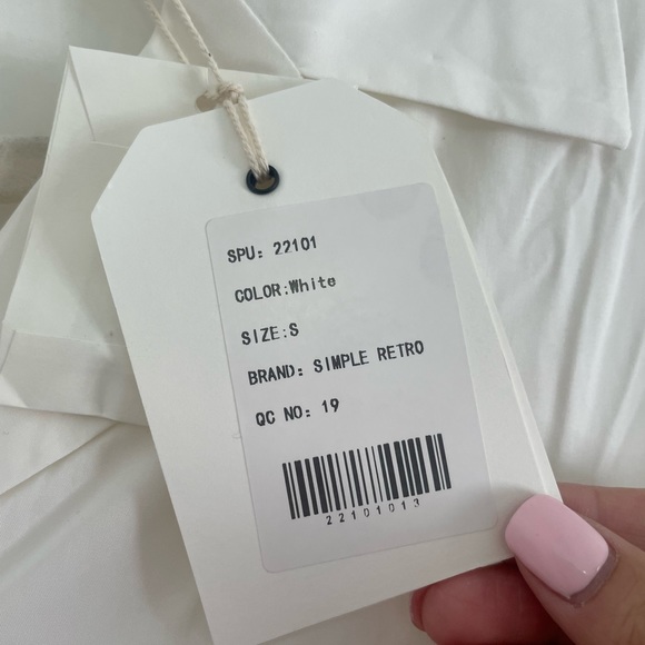 Simple Retro White Blouse - Size Small NWT - Picture 2 of 4